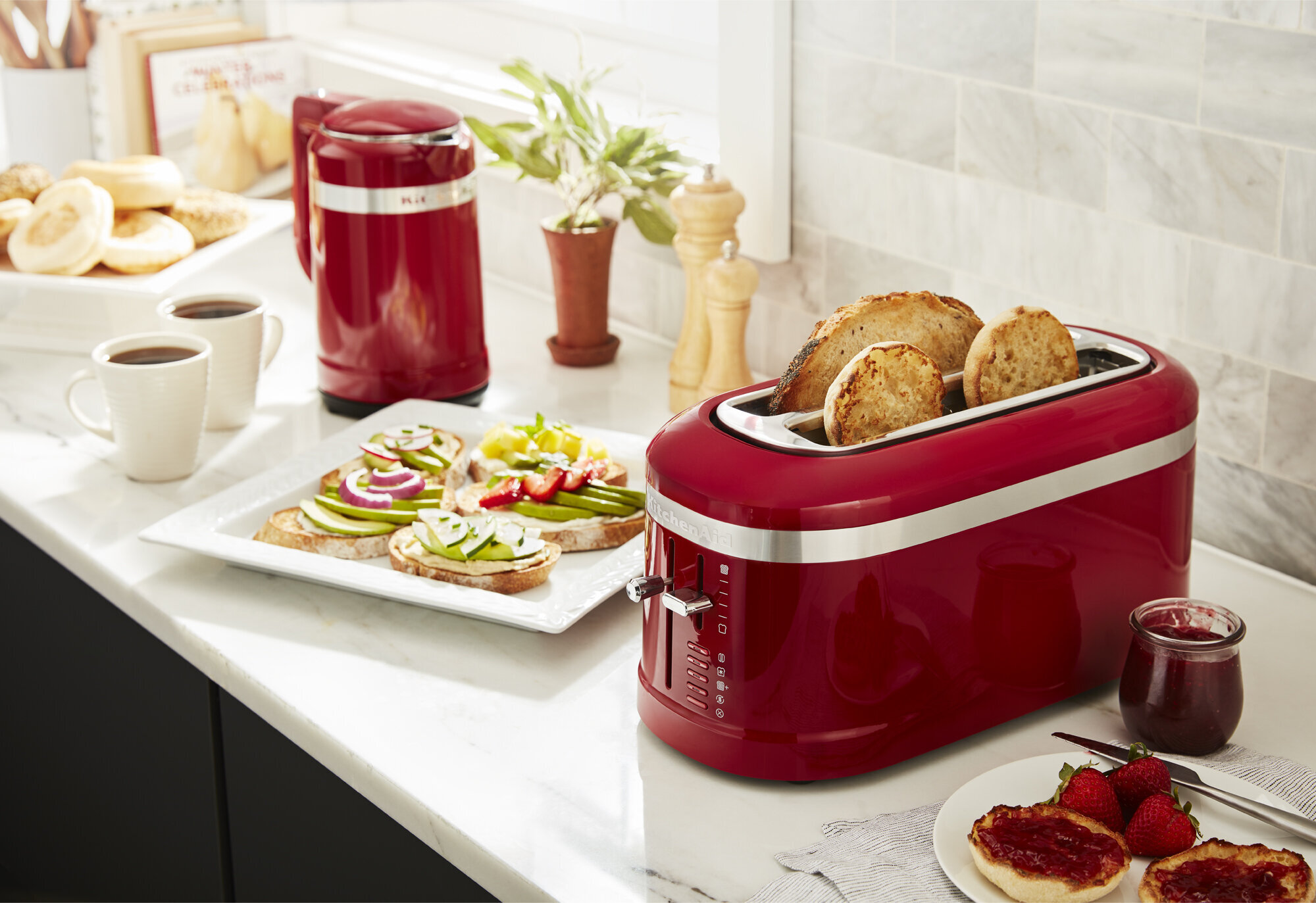 KitchenAid 4-Slice Toaster Almond Cream