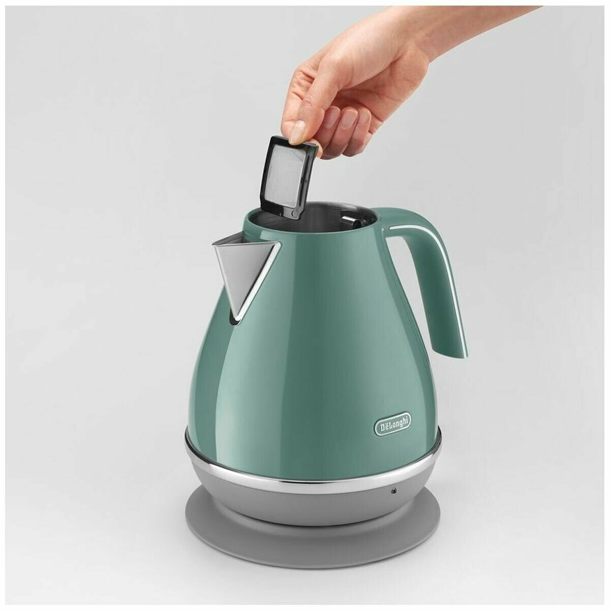 DeLonghi Icona Capitals Electric Kettle in Toronto Green