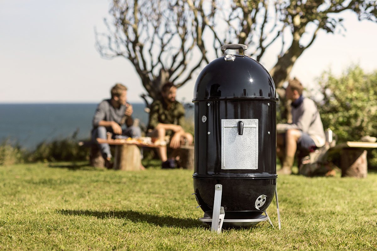 Weber mountain. Смокер Weber. Weber smokey Mountain Cooker. Гриль Weber 47cm. Weber коптильня 47.