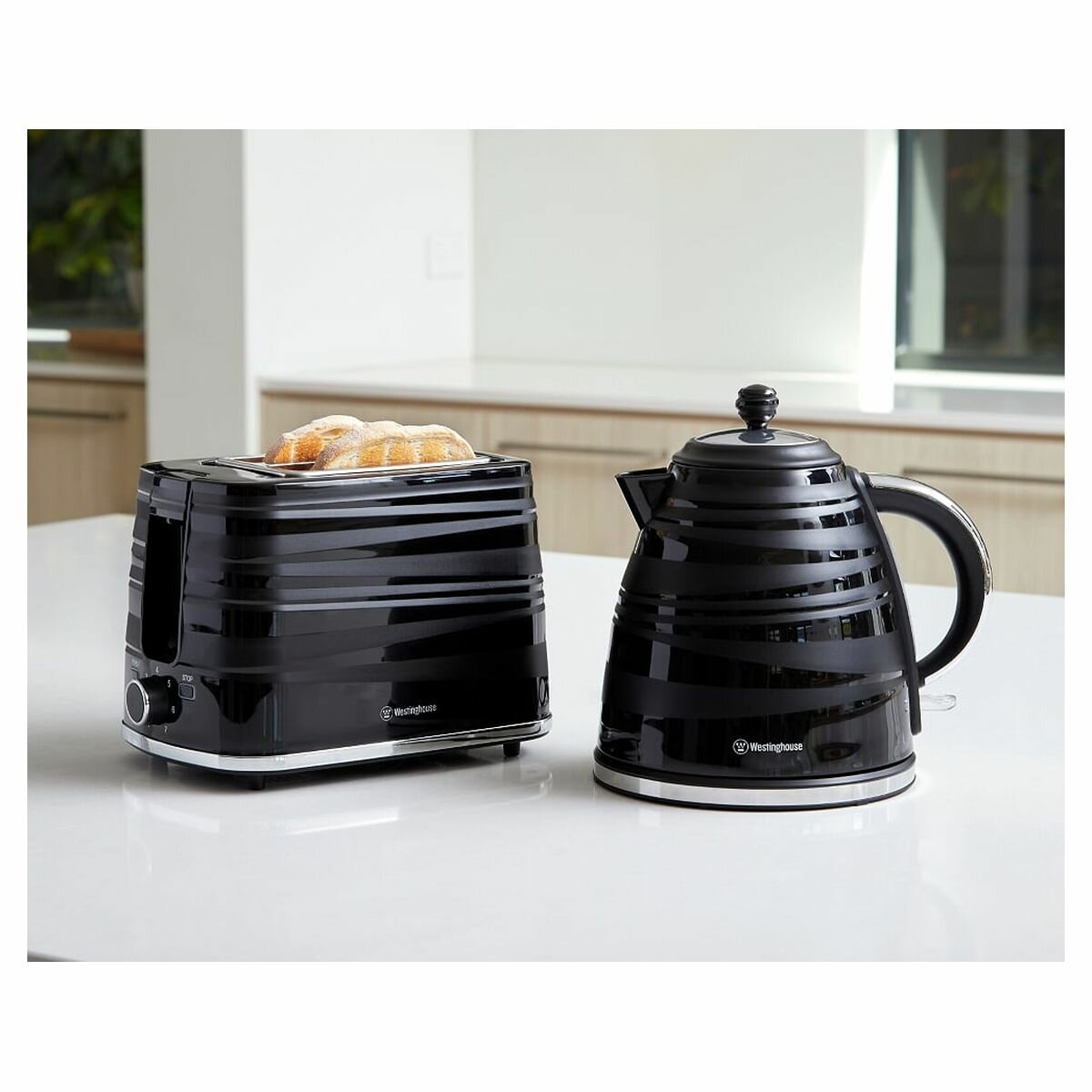 black kettle and toaster pack