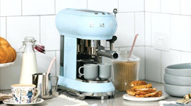 Cafetera semi automática 50'S STYLE ECF01PBEU, azul pastel, Smeg 
